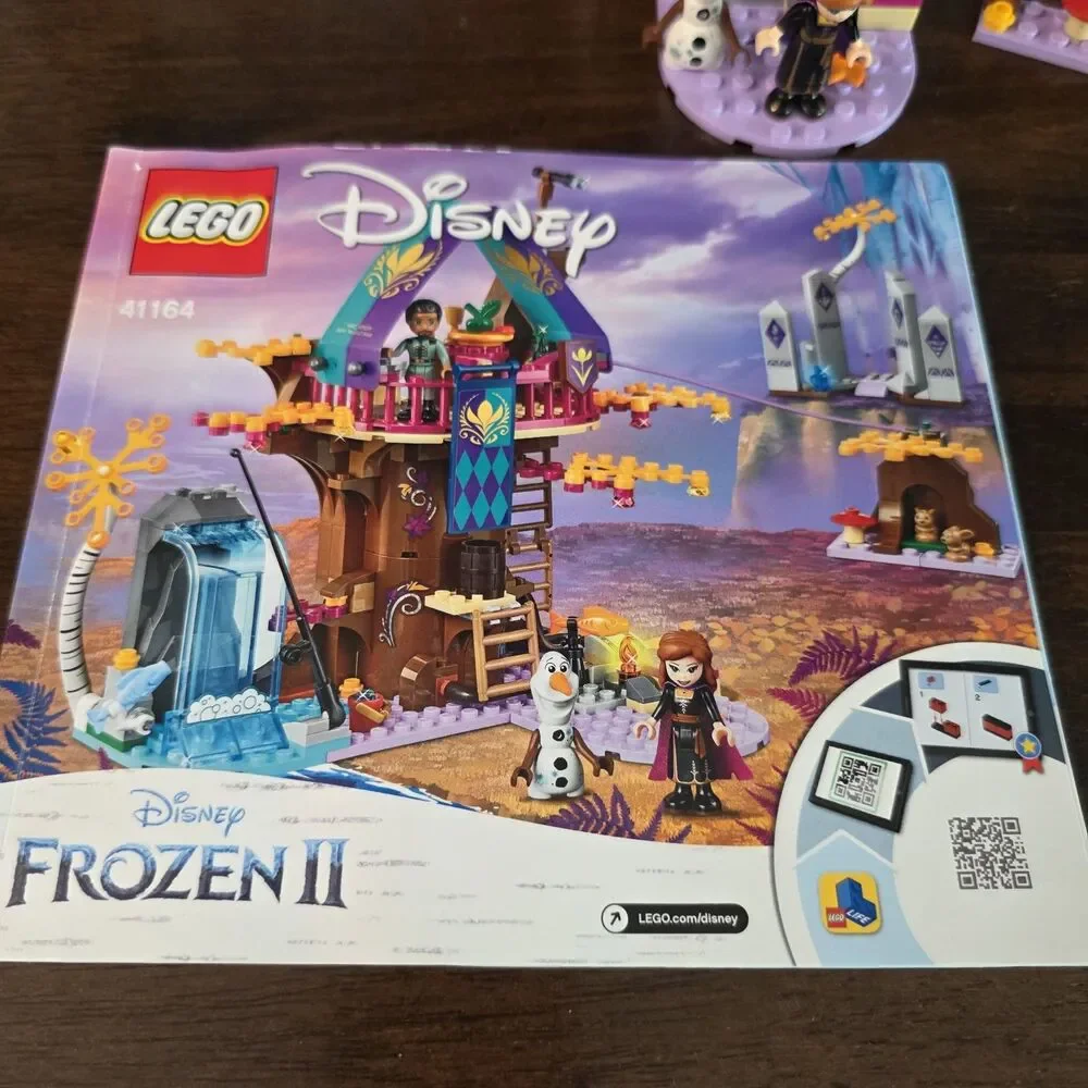 LEGO Disney Frozen II Enchanted Treehouse 41164 Friends Emma Art Cafe 41336 READ